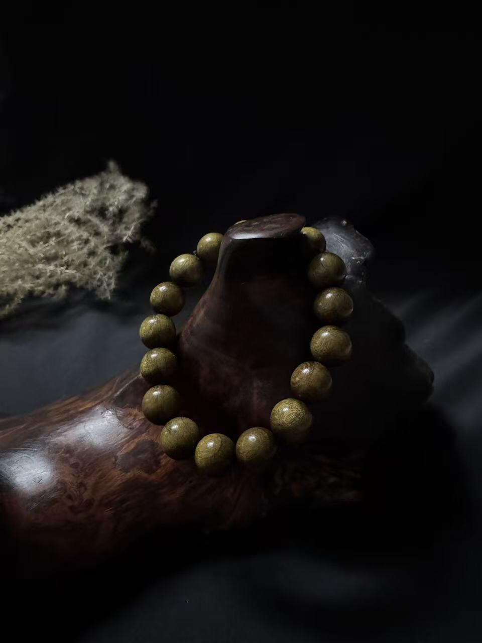 零元拍：金丝楠手串12MM手串，金丝闪闪，香味满鼻。