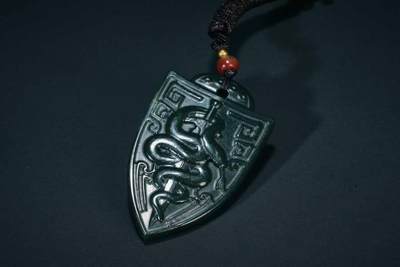 上海都达杂项专场三（全场包邮） - 天然和田玉青玉精雕《灵蛇》挂件 附鉴定证书86-91