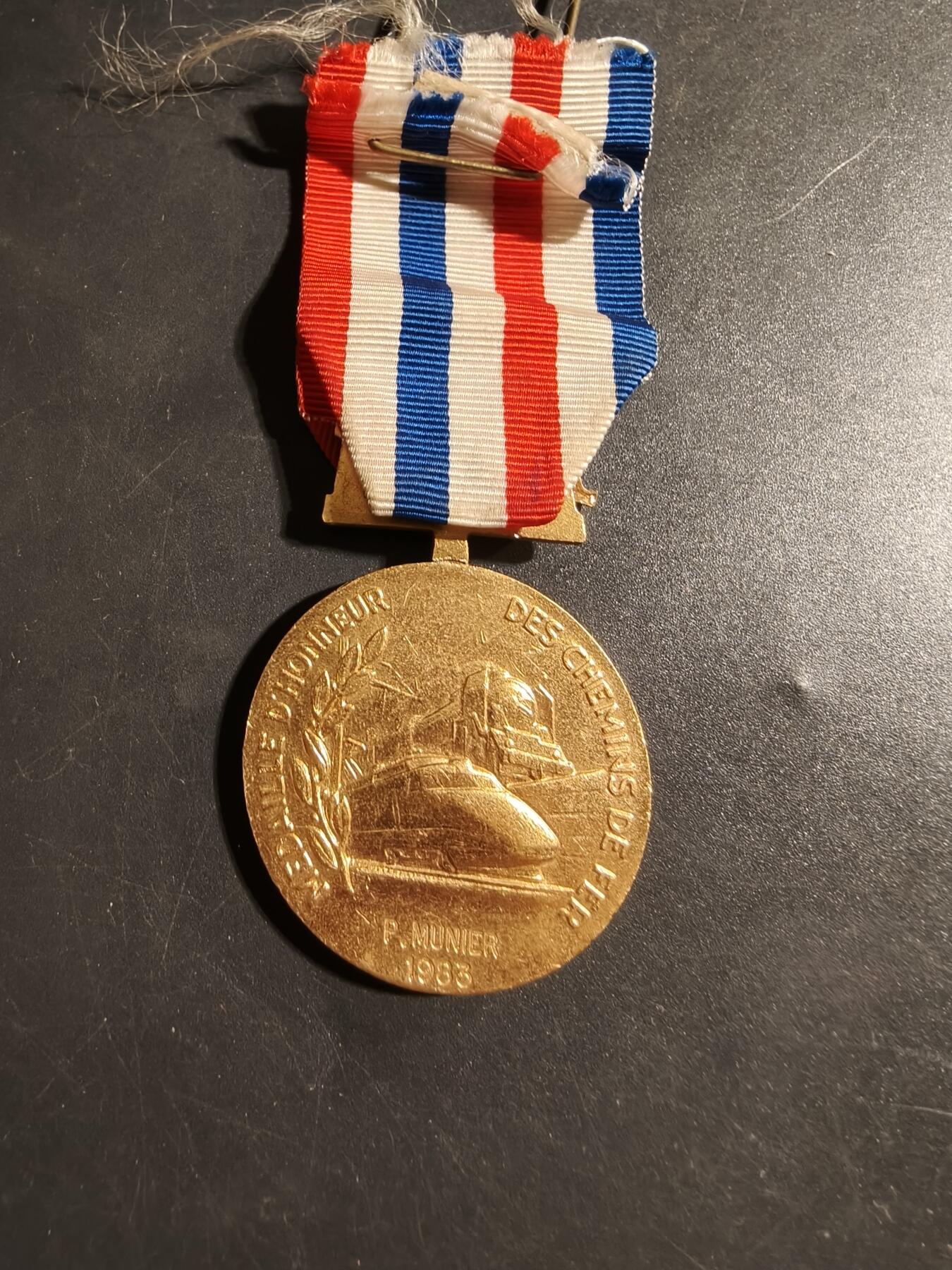 老王徽章第178期 法国金级铁路服务奖章   金棕榈勋饰   1983年实发