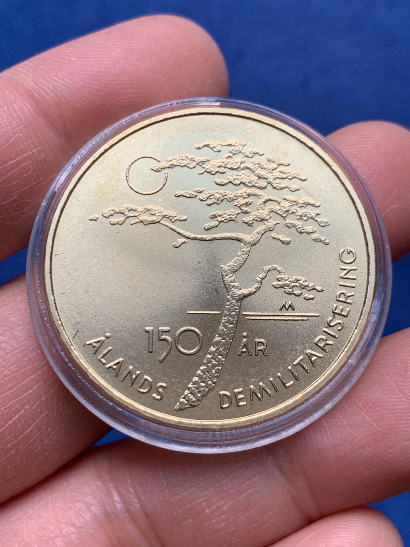 《竞宝斋》第460场 周日，周一，2场连拍 （全场包邮）欢迎送拍 芬兰2006年奥兰群岛非军事化5欧元纪念币 全新品相