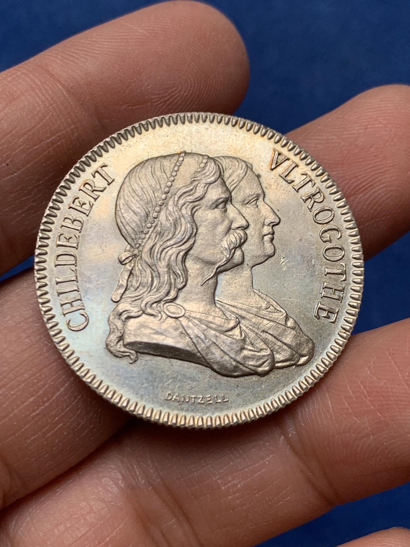 《竞宝斋》第460场 周日，周一，2场连拍 （全场包邮）欢迎送拍 法国里昂市立医院总理会银章 17克 34.9mm 好品