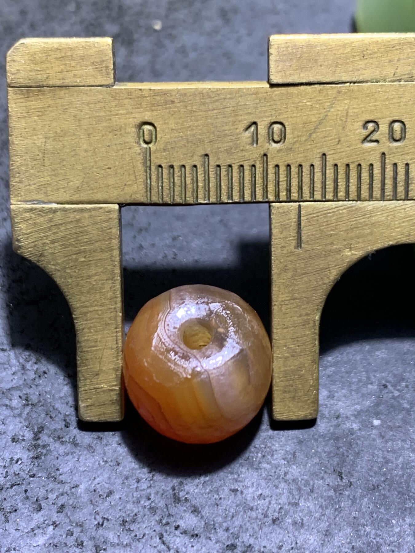 精美高玉化风化纹缠丝玛瑙老形桶珠一颗，