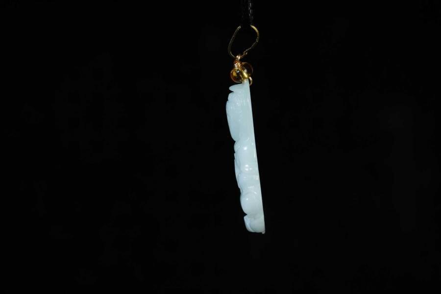 上海都达杂项专场三（全场包邮） 天然冰绿种翡翠（A货）精雕《持瓶观音》挂件 附鉴定证书86-115