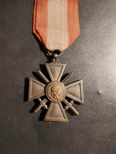 老王徽章第178期 - 法国海外行动版战争十字奖章