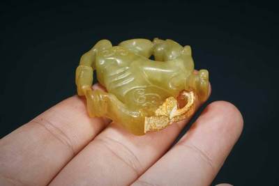 上海都达杂项专场三十四【年后发货全场包邮】  古玉马上如意手把件86-59