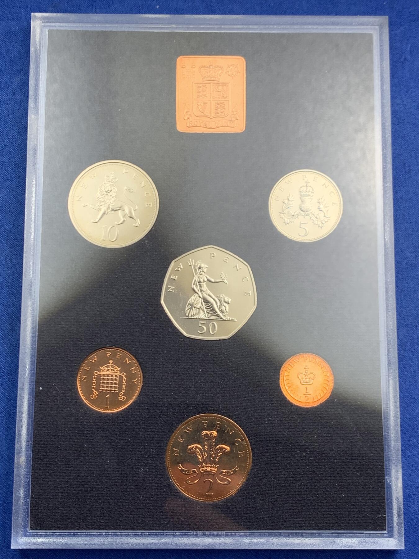 《竞宝斋》第460场 周日，周一，2场连拍 （全场包邮）欢迎送拍 英国1976年精制套币 礼品原装6枚币和1枚章