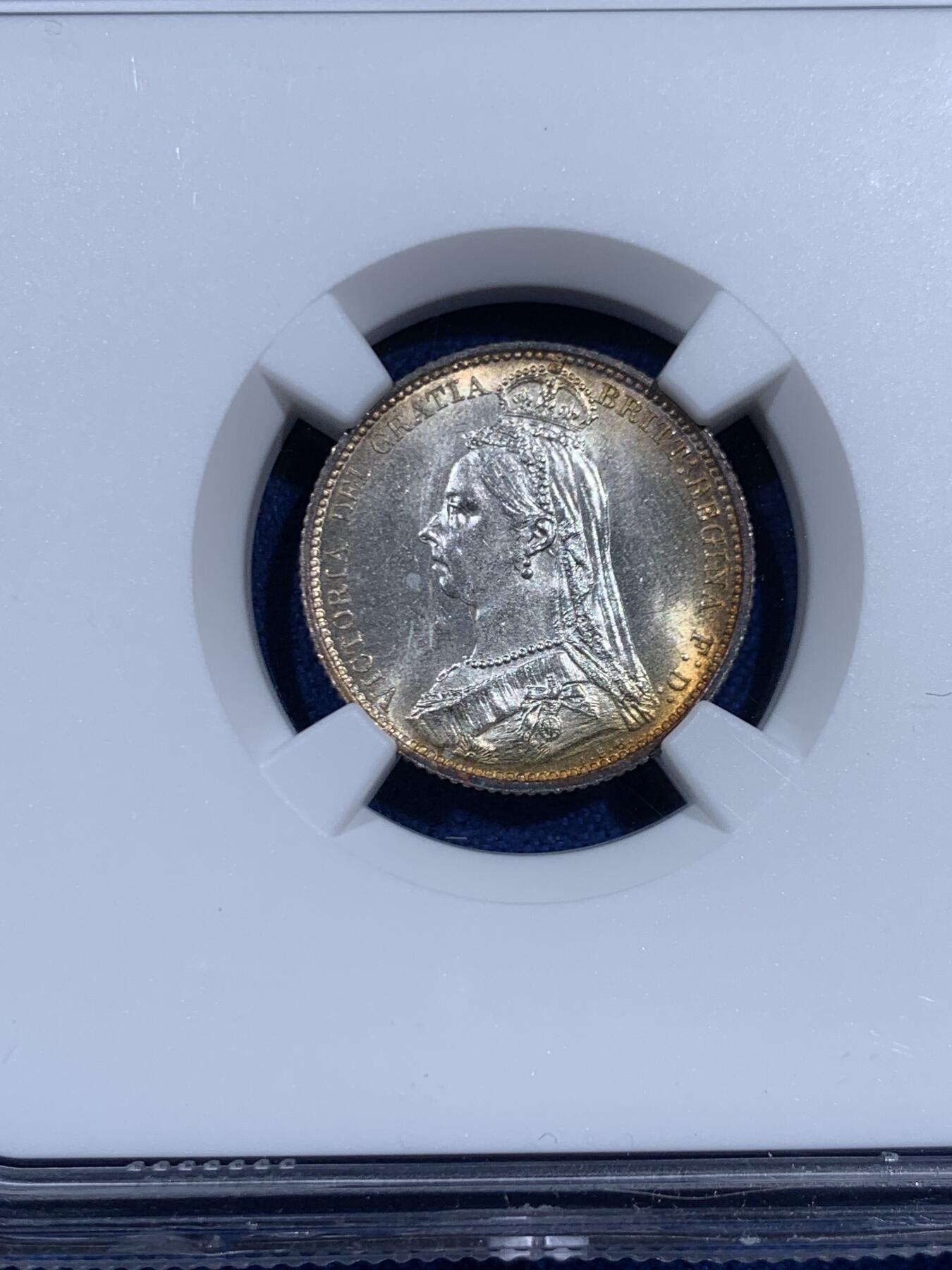 《竞宝斋》第460场 周日，周一，2场连拍 （全场包邮）欢迎送拍 NGC MS63 英国 1887年 维多利亚女王高冠6便士银币 转光强烈 包浆好看