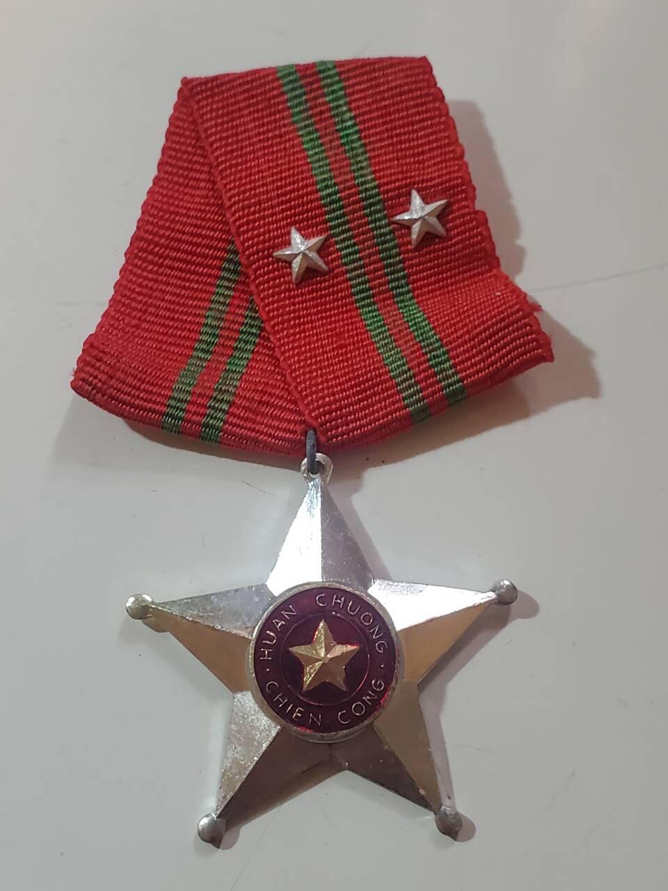 韵星假日拍卖第三十八期 -- Rimey Holidays Auction 38 越南社会主义共和国二级战功勋章 越中边界战时期