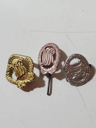 韵星假日拍卖第三十八期 -- Rimey Holidays Auction 38 - 民主德国金银铜体能证章一组