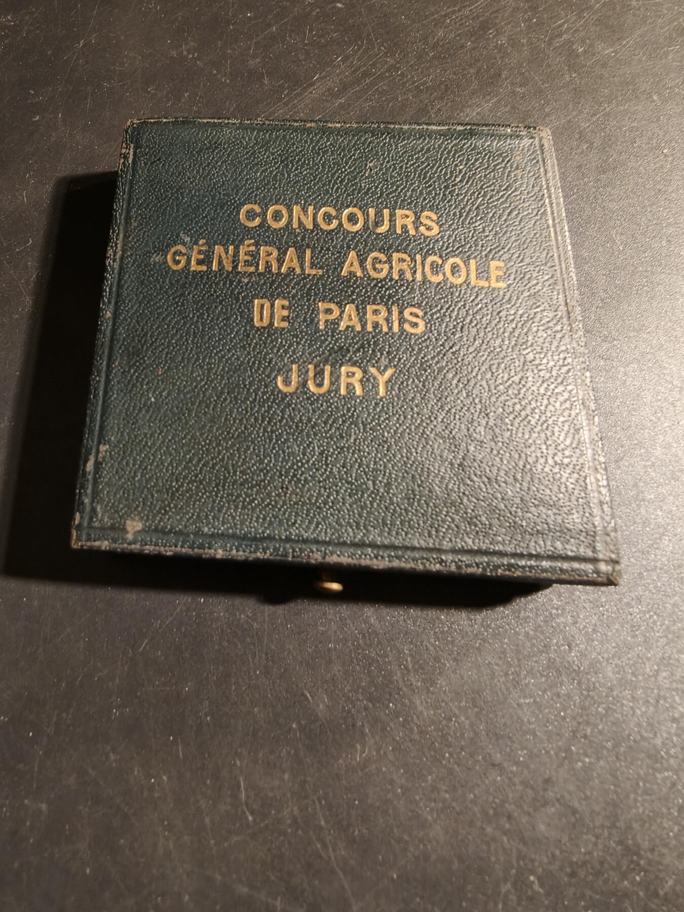 老王徽章第178期 法国1907年巴黎农业协会大铜章    原盒    大师阿尔菲杜布瓦作品     直径50mm     重量59.1g