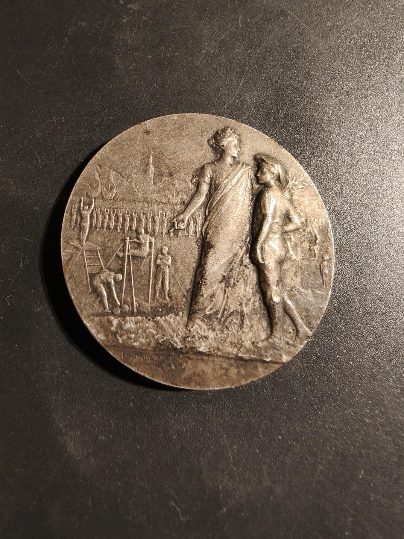 老王徽章第178期 法国赞助人体操和体育联合会镀银大铜章     原盒     直径43mm   重量42.9g