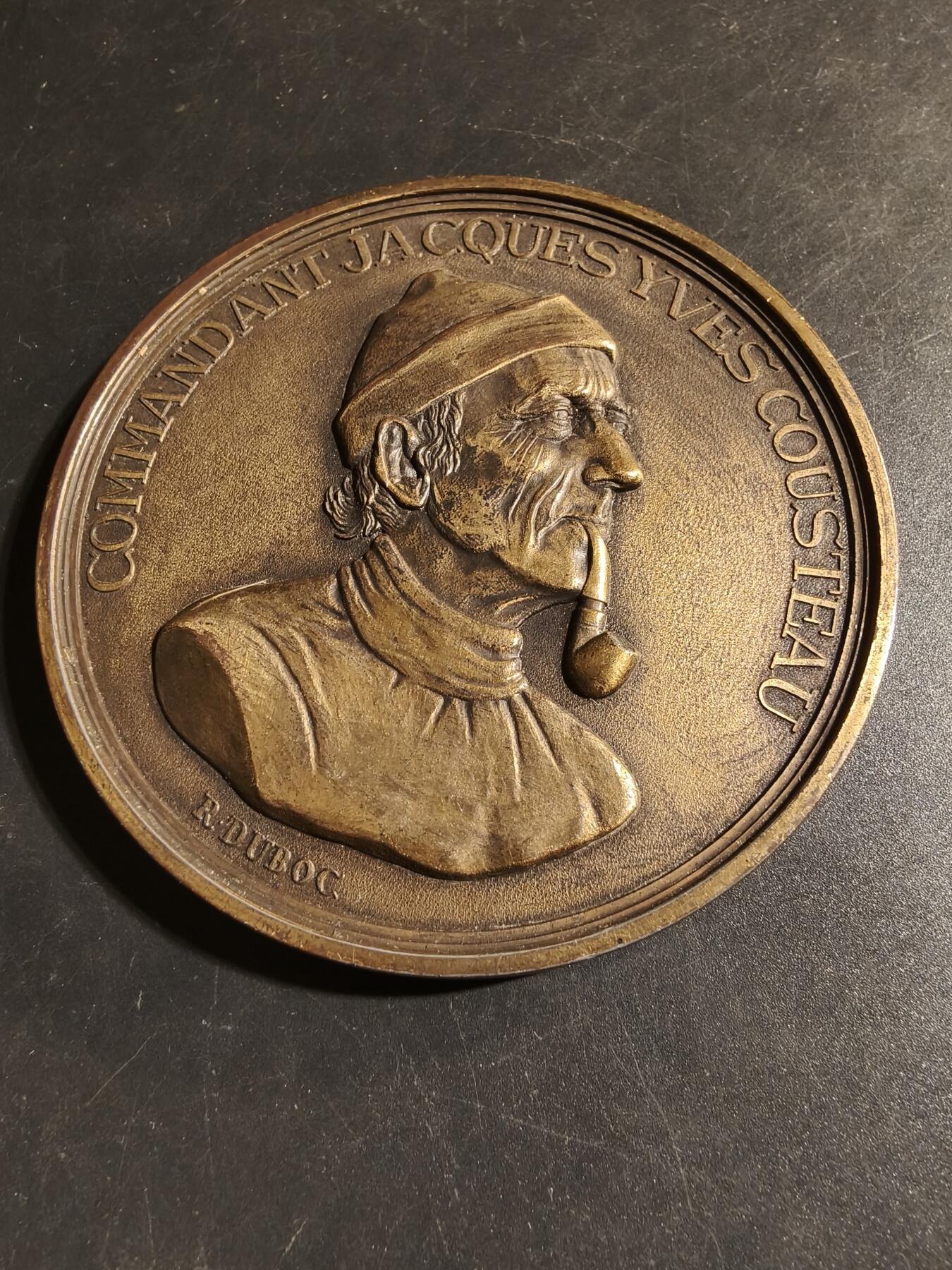 老王徽章第178期 法国罗伯特拉丰特出版社海军探险家雅克·库斯托纪念章 原盒     直径90mm     重量215.5g
