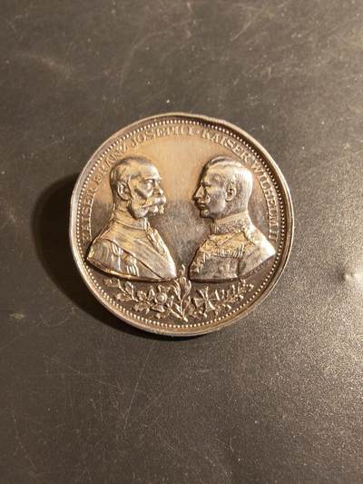 老王徽章第178期 - 德国一战德奥同盟大银章    正面为弗朗茨一世与威廉二世胸像    990银     直径36mm    .重量19.2g