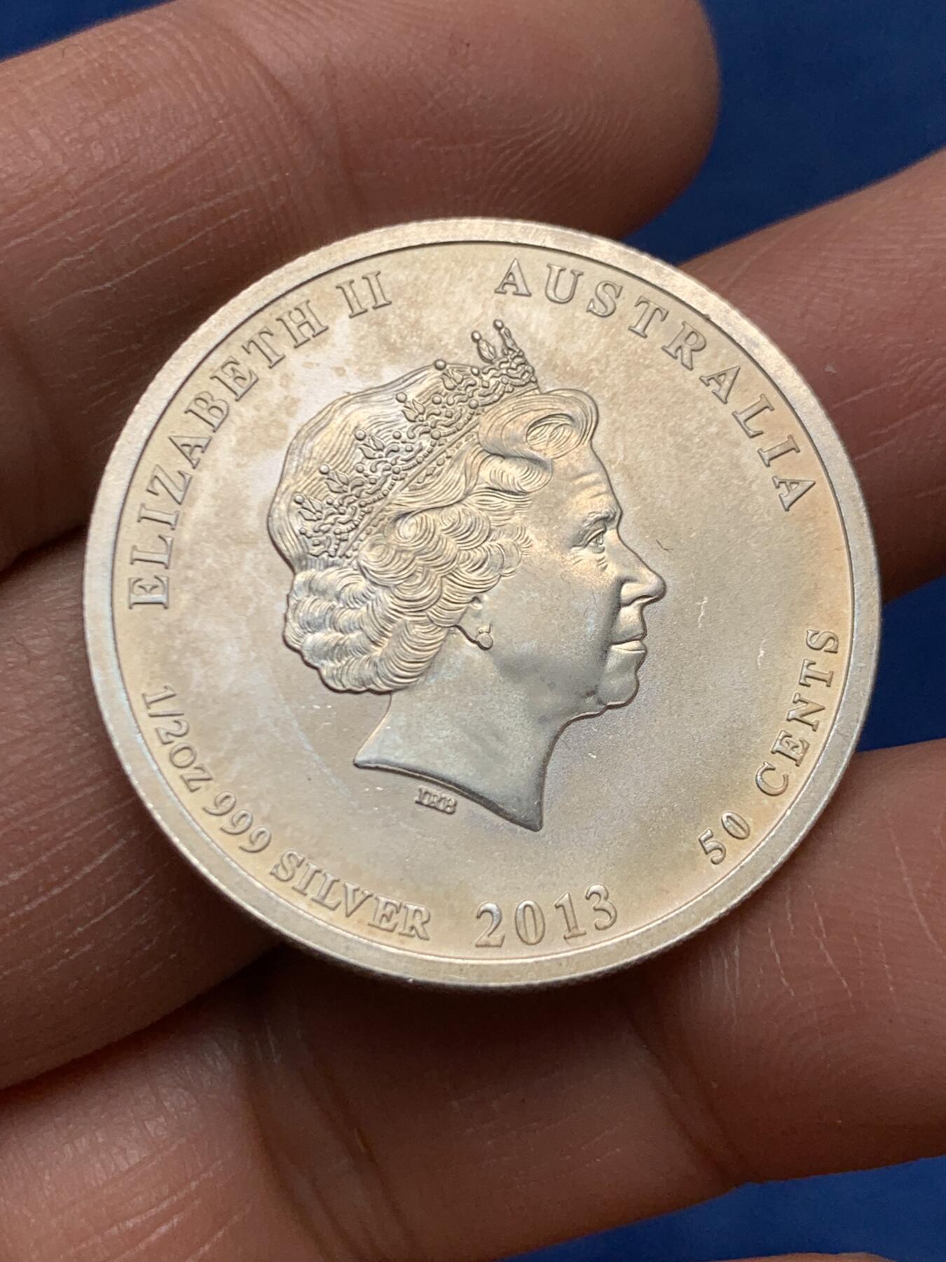 《竞宝斋》第460场 周日，周一，2场连拍 （全场包邮）欢迎送拍 澳大利亚2013年纪念二战澳裔美军50分银币，1/2盎司，999银，15.8克