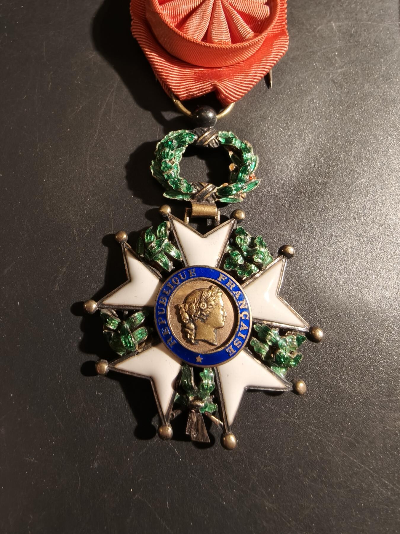 老王徽章第178期 法国军官级荣誉军团勋章    原盒     四共时期    珠宝商立体珐琅版本      
