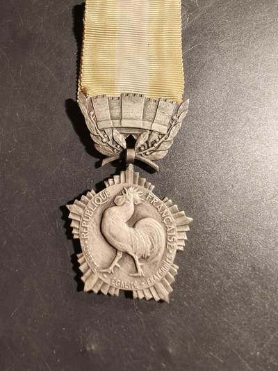 老王徽章第178期 - 法国银级地方嘉奖奖章    950银    31.7g