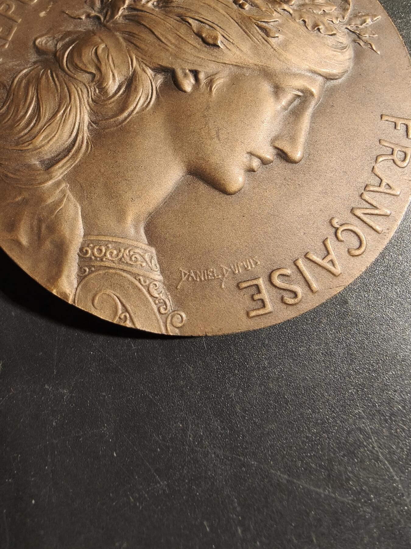 老王徽章第178期 法国陶瓷制品制造商联合会大铜章    原盒     大师亨利杜布瓦作品      大尺寸版     直径68mm    重量145.2g