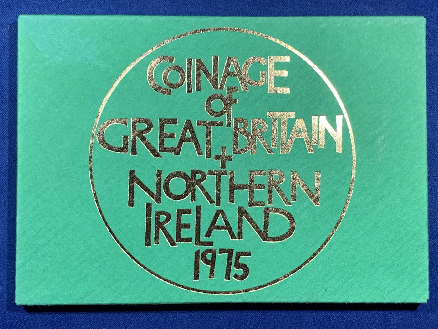 《竞宝斋》第460场 周日，周一，2场连拍 （全场包邮）欢迎送拍 英国1975年精制套币 礼品原装6枚币和1枚章