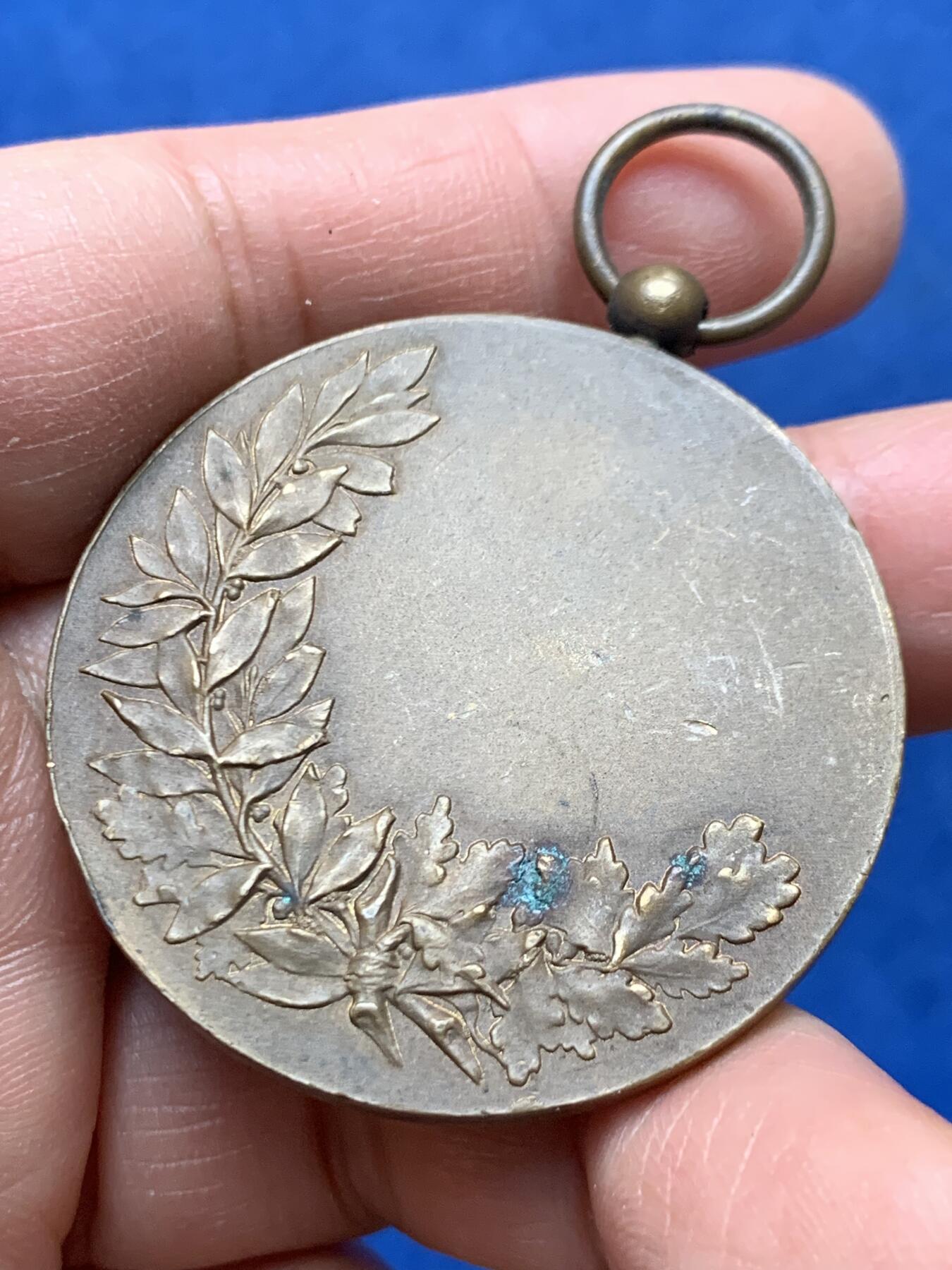 《竞宝斋》第460场 周日，周一，2场连拍 （全场包邮）欢迎送拍 法国康布雷市城市纪念铜章 带环重38.4克 42mm