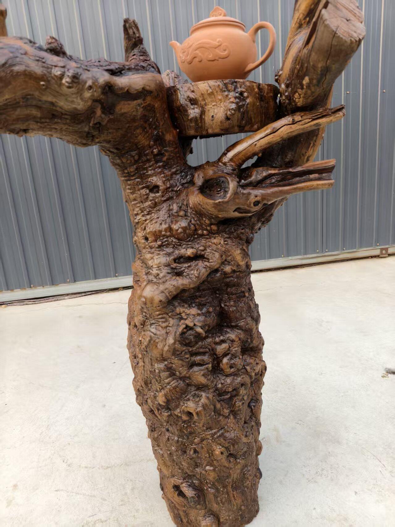 老物件，百年、枣木根雕摆件，造型自然，树瘤纹理清晰，原木材质，保存状态不错，适合茶室、书房、客厅装饰或收藏。