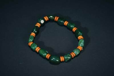 上海都达杂项专场三（全场包邮） - 天然和田玉碧玉随形糖珠手串 附鉴定证书86-81