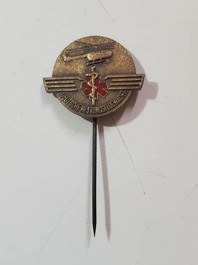 韵星假日拍卖第三十八期 -- Rimey Holidays Auction 38 - 民主德国极早期国家人民军空中救援证章插针 带厂标 稀少种类 能够有此技能章的非常少