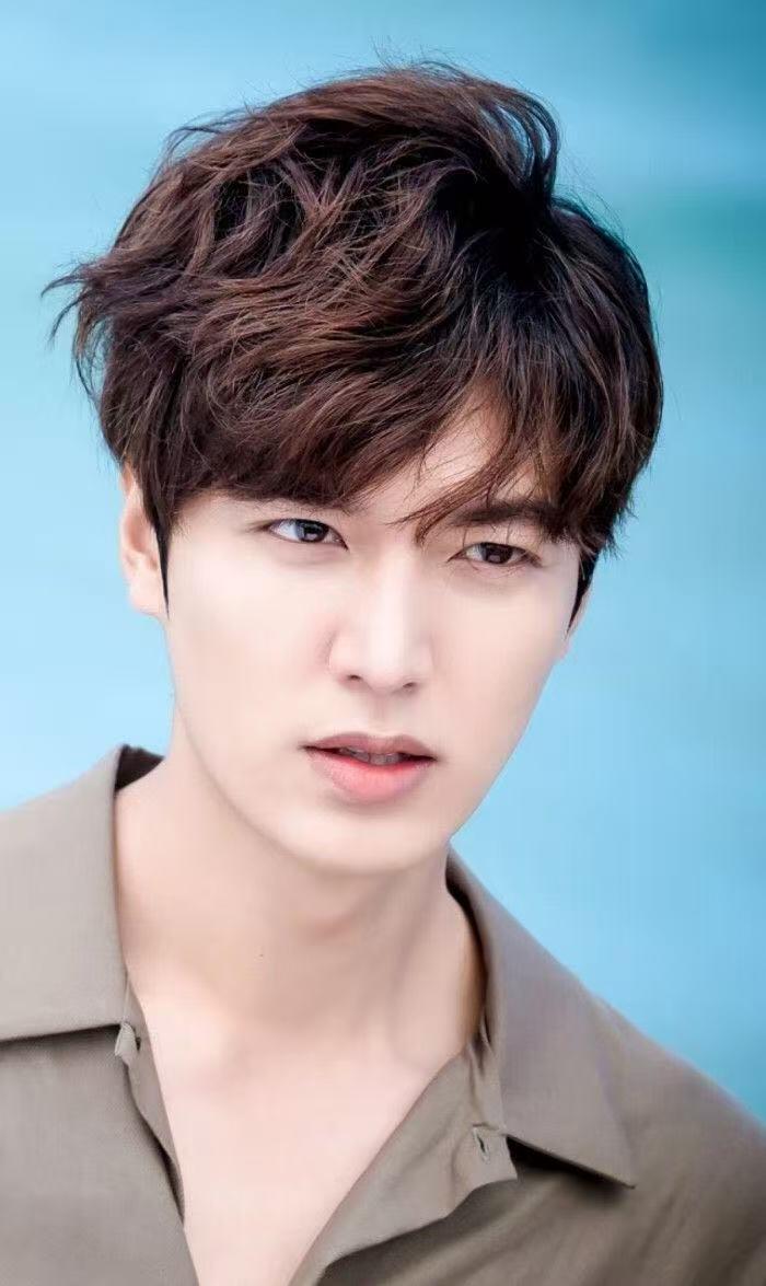 零元拍：除了帅还是帅的李敏镐亲笔签名立体签名卡！尺寸： 100×225MM