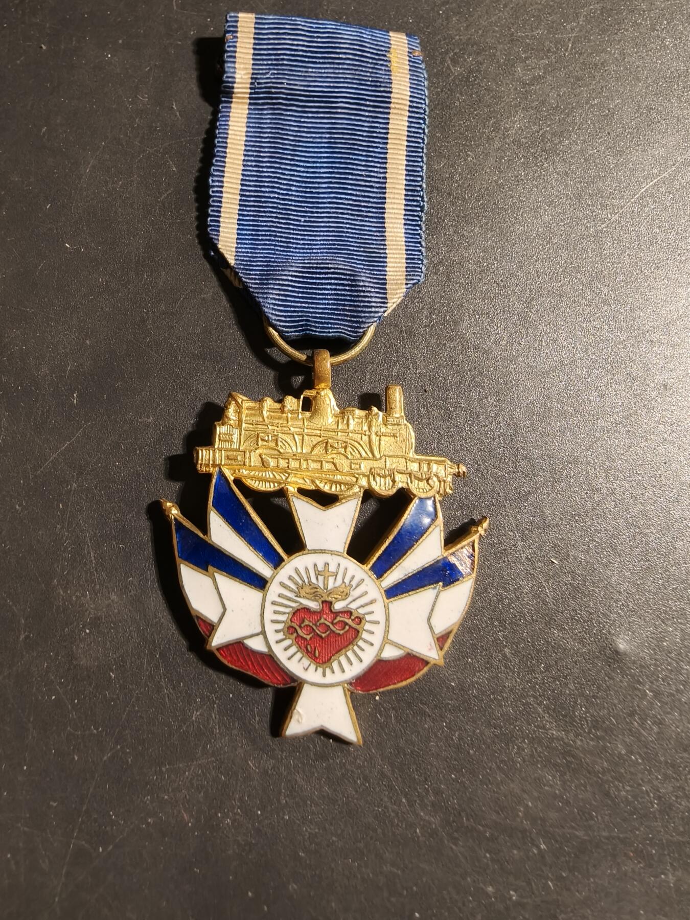 老王徽章第178期 法国铁路工人协会奖章   铜质珐琅