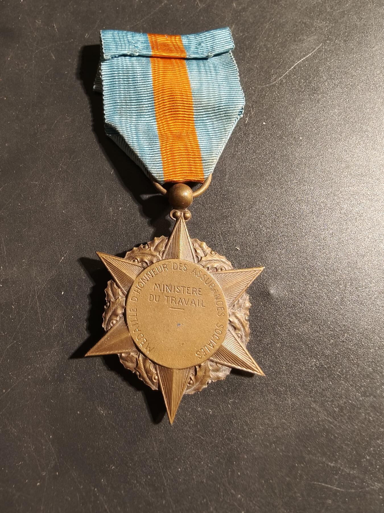 老王徽章第178期 法国铜级社保奖章