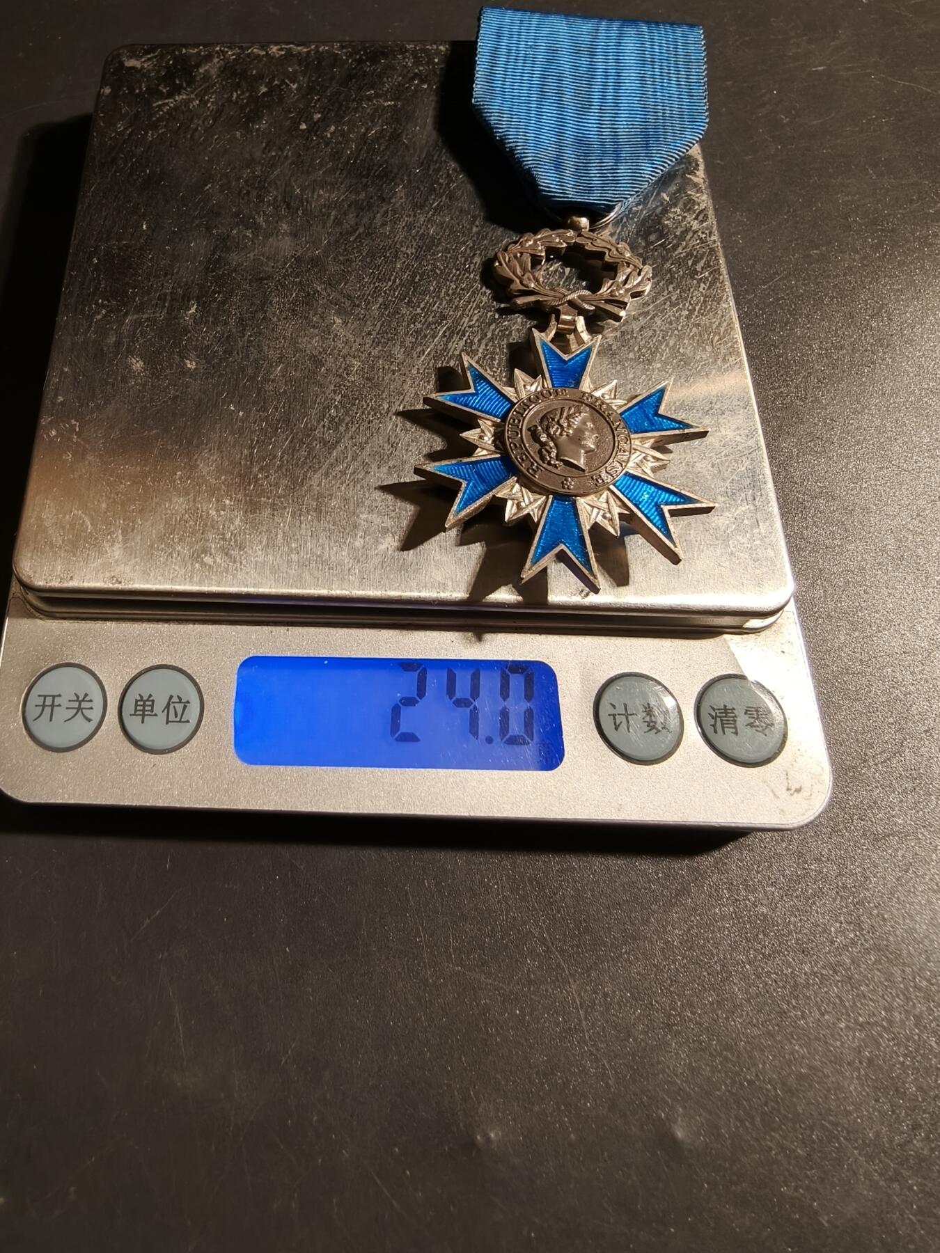 老王徽章第178期 法国骑士级国家功勋勋章    950银质珐琅    原盒      24g