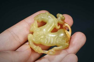 上海都达杂项专场三十四【年后发货全场包邮】  古玉马上如意手把件86-59