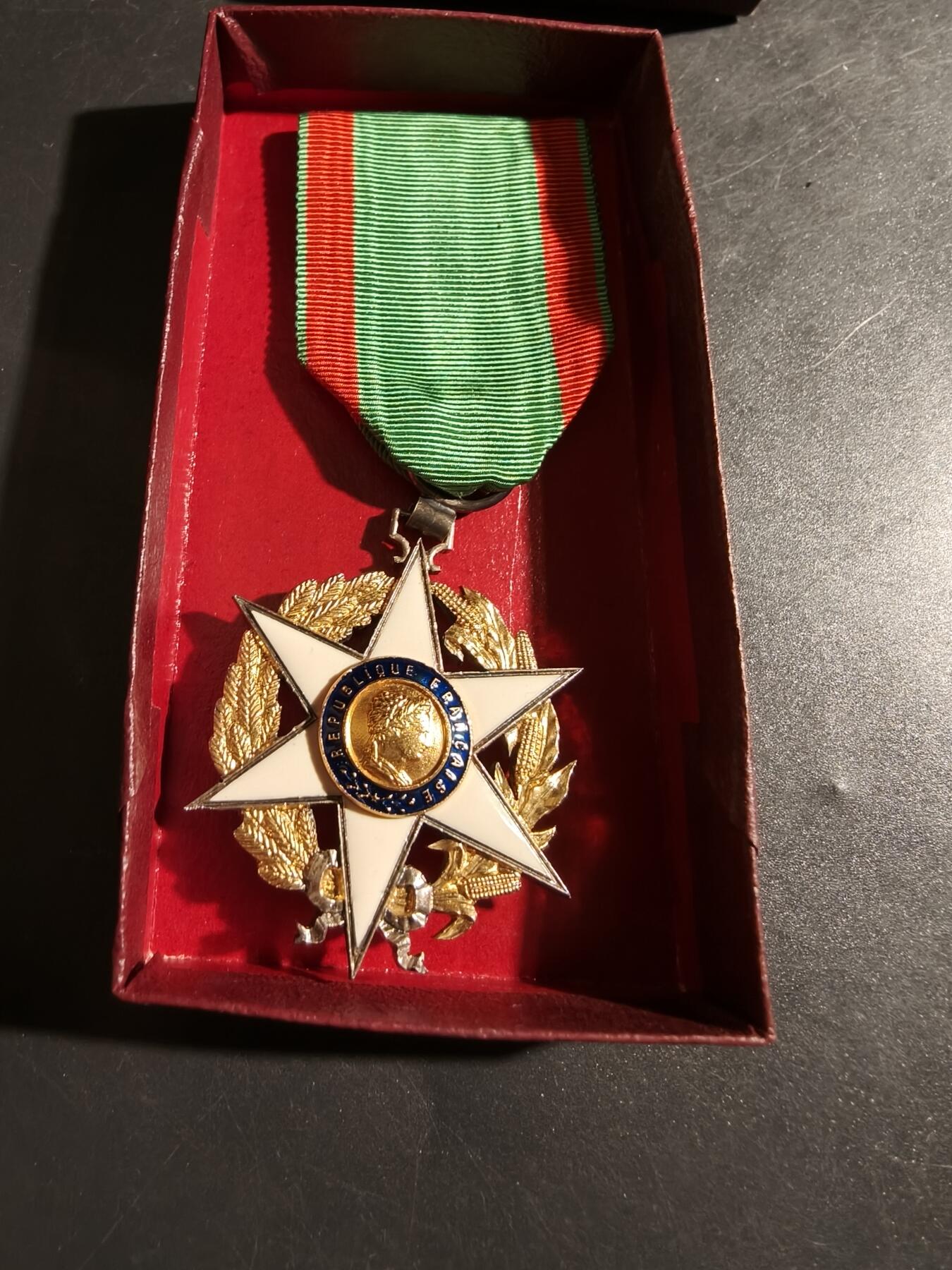 老王徽章第178期 法国骑士级农业功绩勋章    原盒