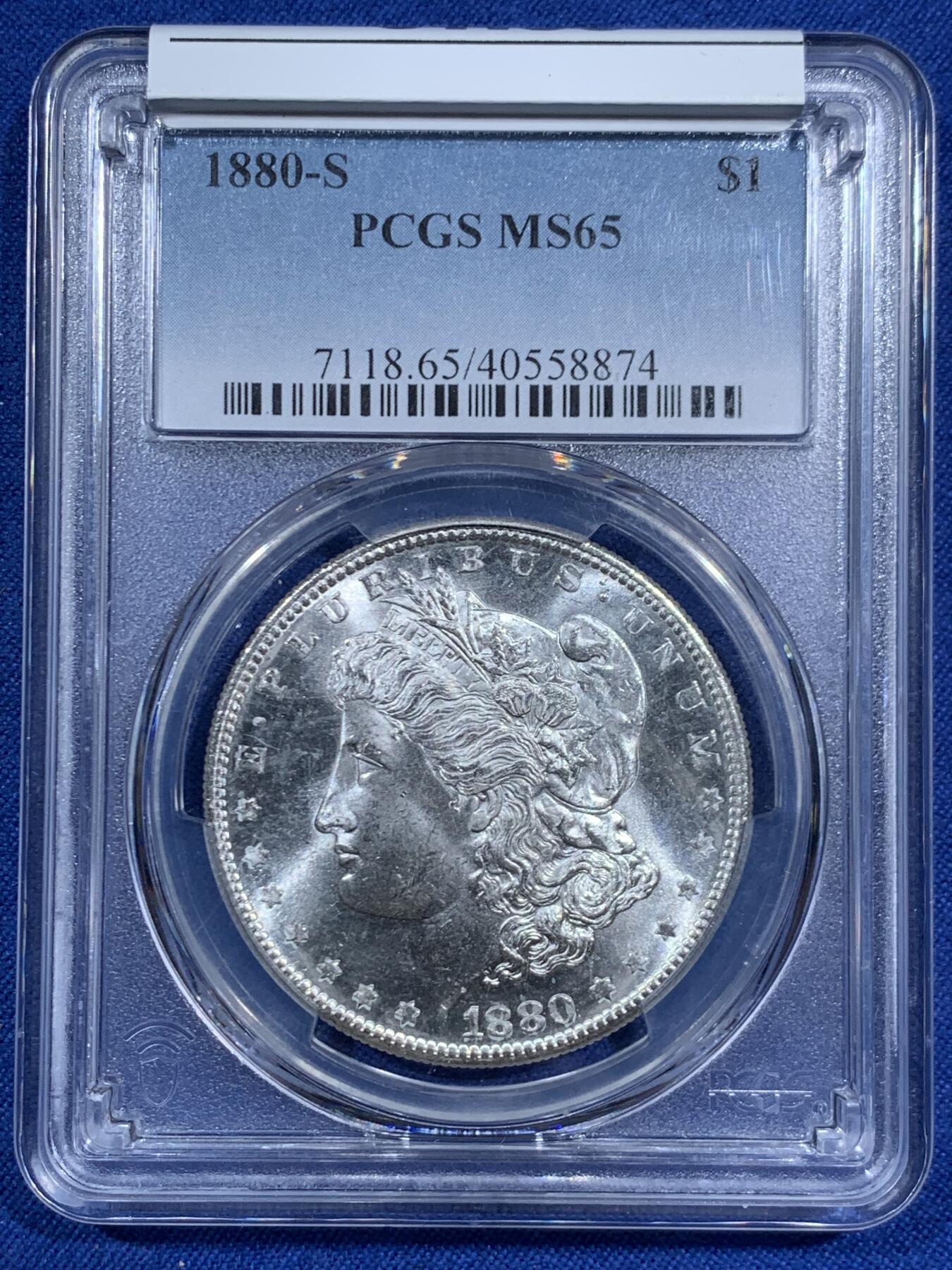 《竞宝斋》第460场 周日，周一，2场连拍 （全场包邮）欢迎送拍 NGC MS65 美国 1880年s版 摩根银币 当下银价大涨 盒子背面支撑有磕 细节见图