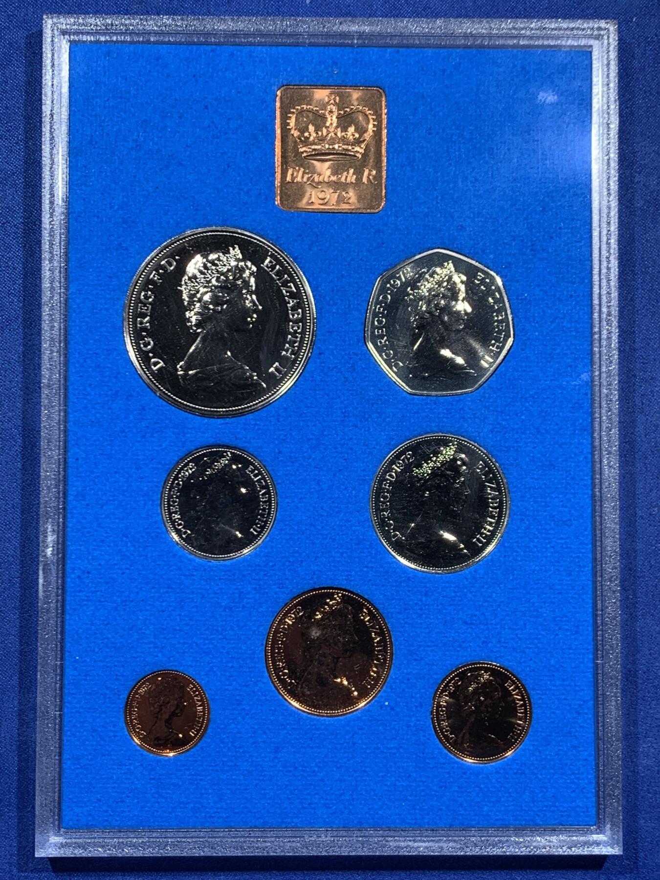 《竞宝斋》第460场 周日，周一，2场连拍 （全场包邮）欢迎送拍 英国1972年精制套币 礼品原装7枚币和1枚章 包含女王银婚精致克朗纪念币