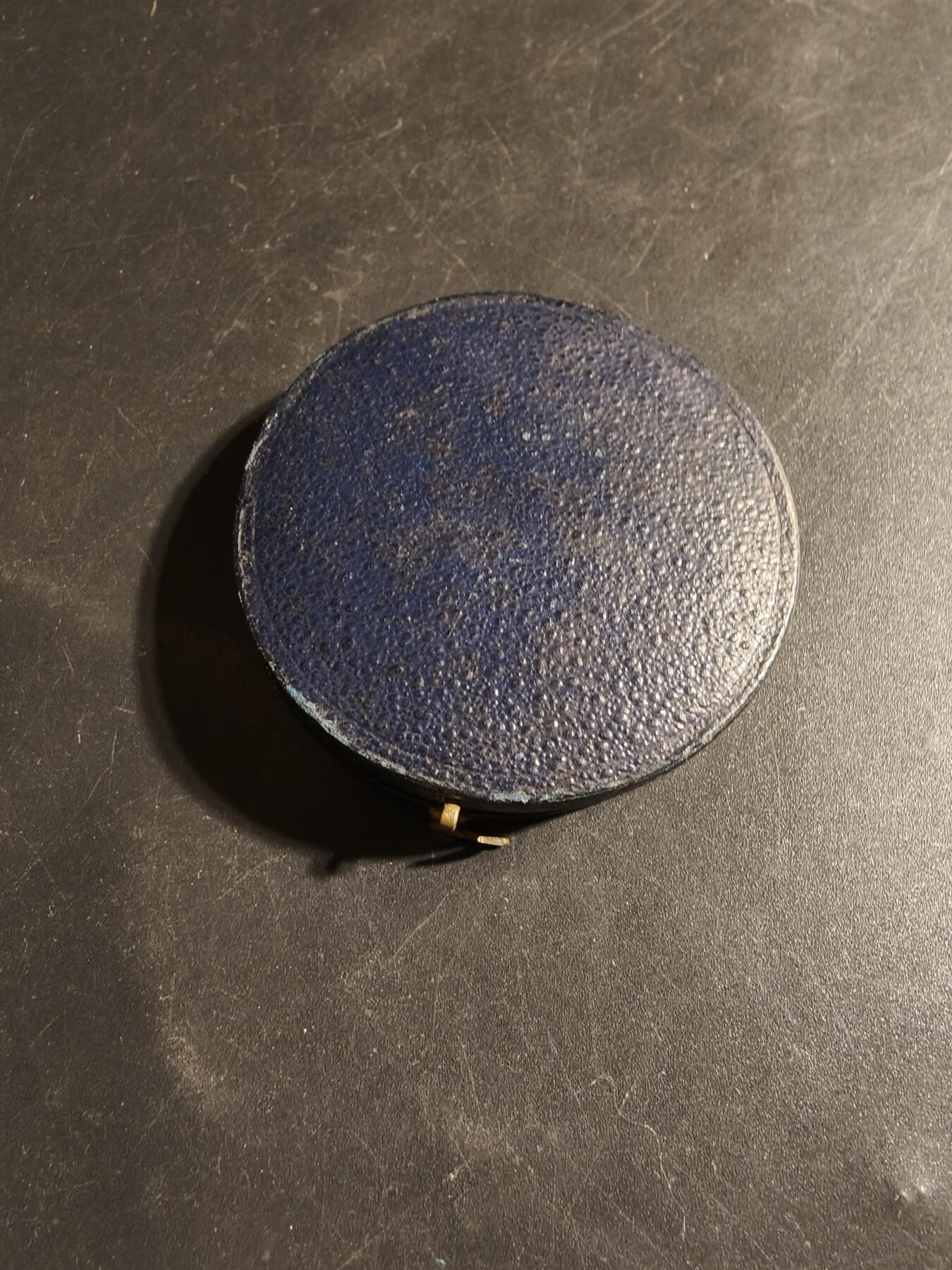 老王徽章第178期 法国射击联合会大铜章    原盒    大师亨利杜布瓦作品    直径41mm     重量37.3g