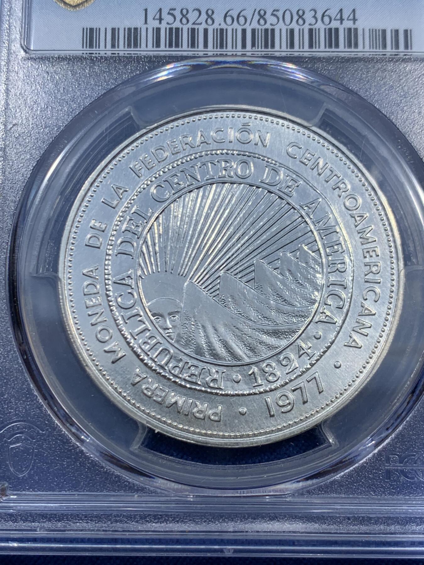 《竞宝斋》第460场 周日，周一，2场连拍 （全场包邮）欢迎送拍 PCGS MS66 萨尔瓦多1977年第18届IADB理事大会25科降银币，900银，25克，发行量2000，美洲太阳脸稀少品种。