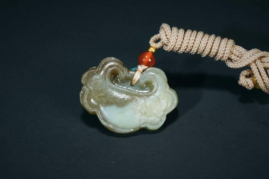 上海都达杂项专场三（全场包邮） 天然和田玉精雕《莲花如意锁》挂件 附鉴定证书86-106