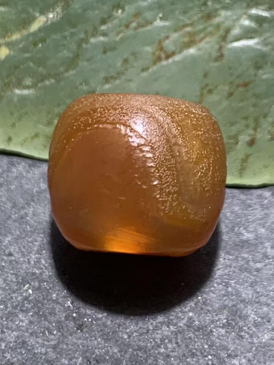 精美高玉化千层风化纹缠丝玛瑙老形桶珠一颗，