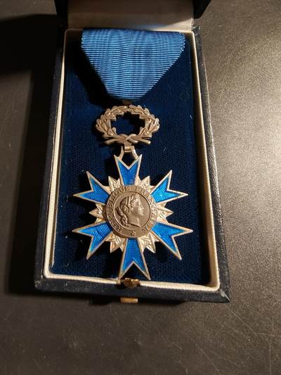 老王徽章第178期 - 法国骑士级国家功勋勋章    950银质珐琅    原盒      24g