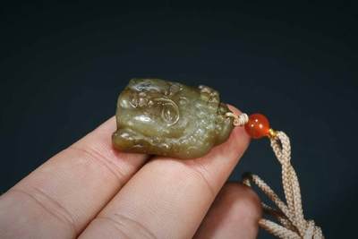 上海都达杂项专场三十四【年后发货全场包邮】  天然和田玉精雕《佛头》挂件 附鉴定证书86-102