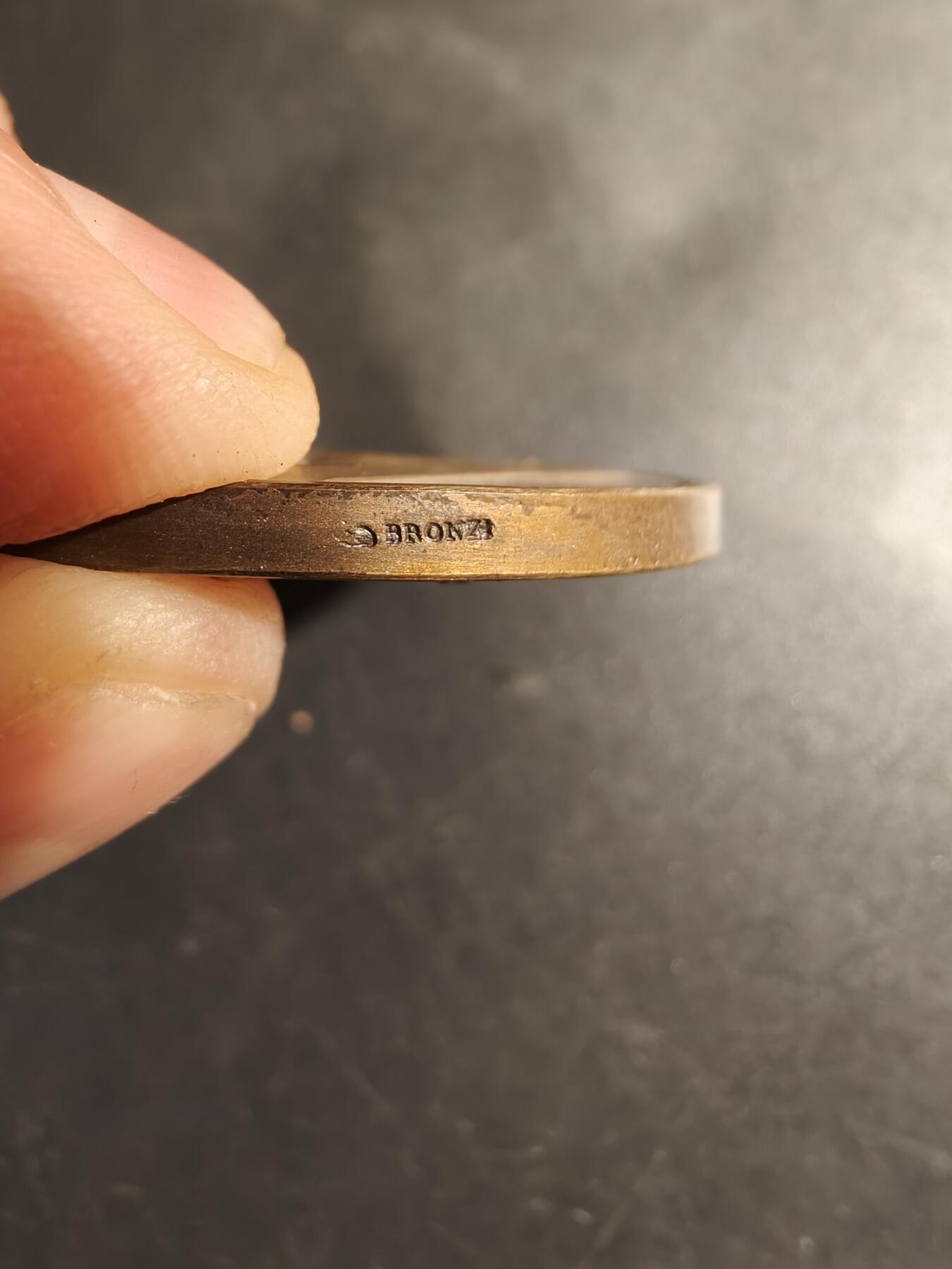 老王徽章第178期 法国巴黎艺术竞赛大铜章     原盒     直径45mm    重量43.3g