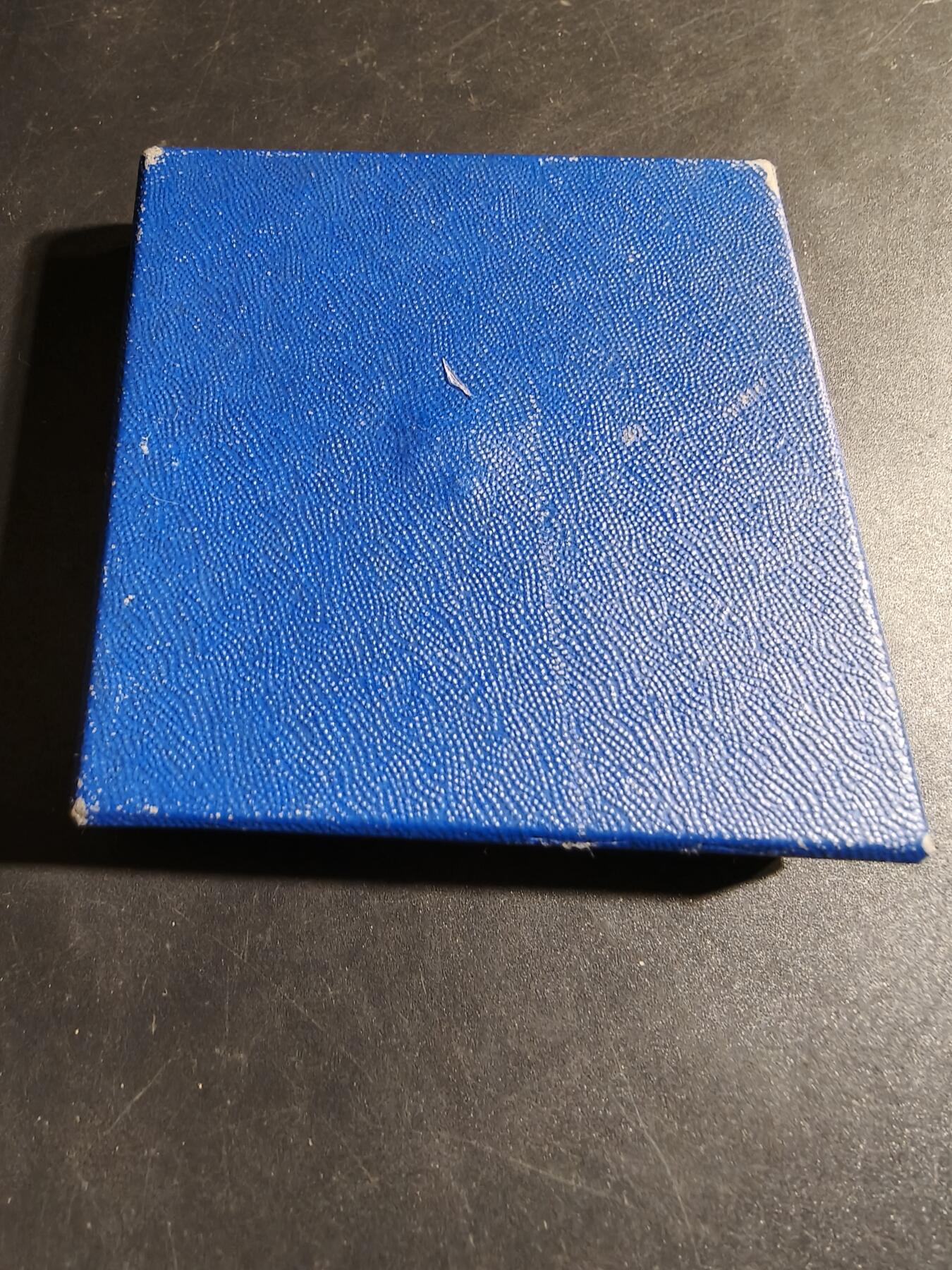 老王徽章第178期 法国戴高乐将军二战大铜章     原盒高浮雕     直径68mm    重量190g