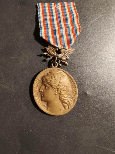 老王徽章第178期 - 法国铜级电报局服务奖章     1948年实发