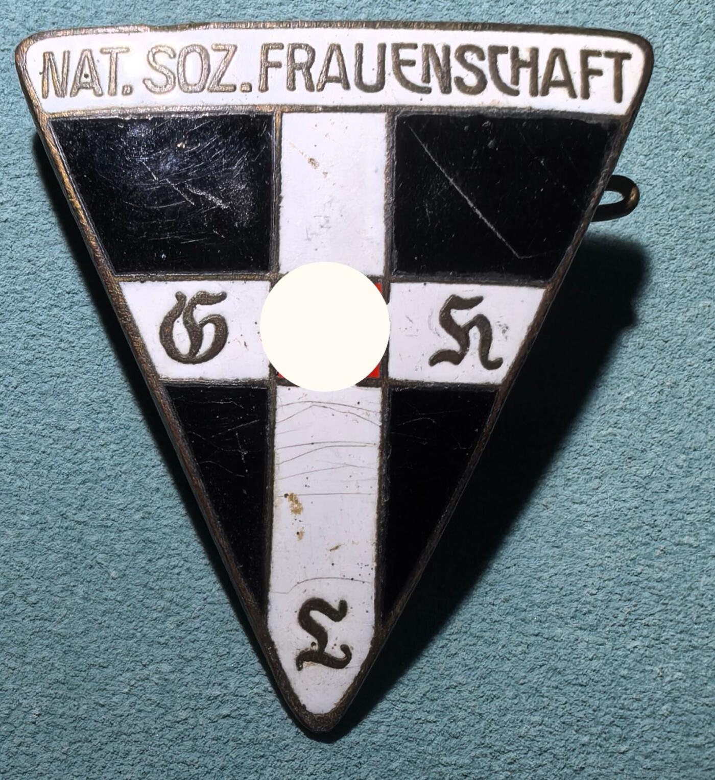 盛世勋华——号角文化勋章邮票专场拍卖第300期 德国（1939）妇女联盟会员证章 大尺寸版 少见带厂标