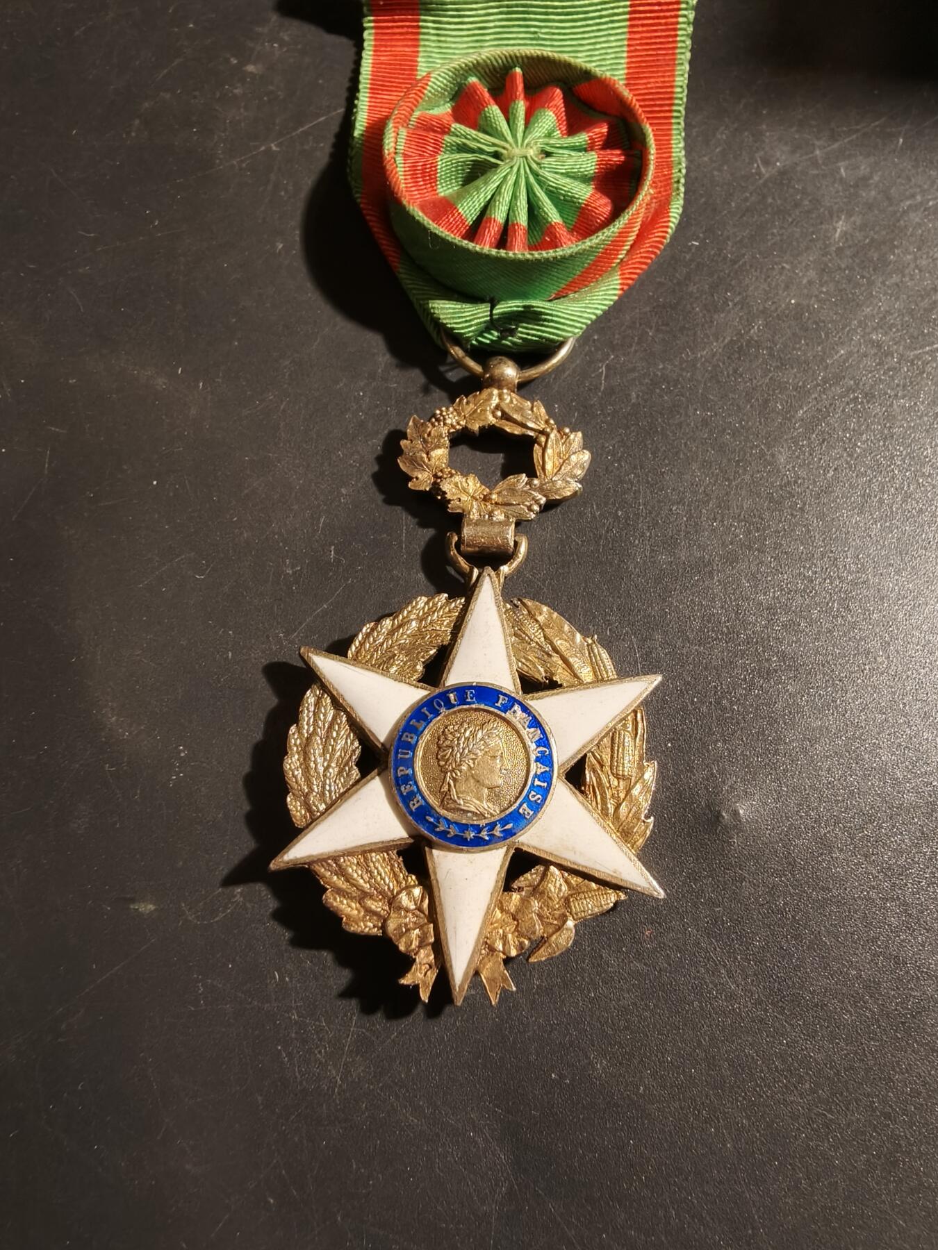 老王徽章第178期 法国军官级农业功绩勋章    原盒     银质镀金珐琅     31.6g