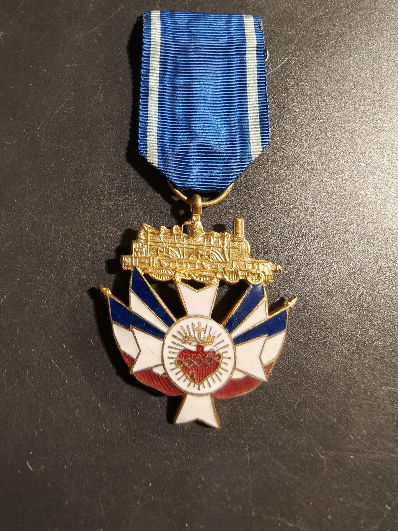 老王徽章第178期 法国铁路工人协会奖章     铜质珐琅