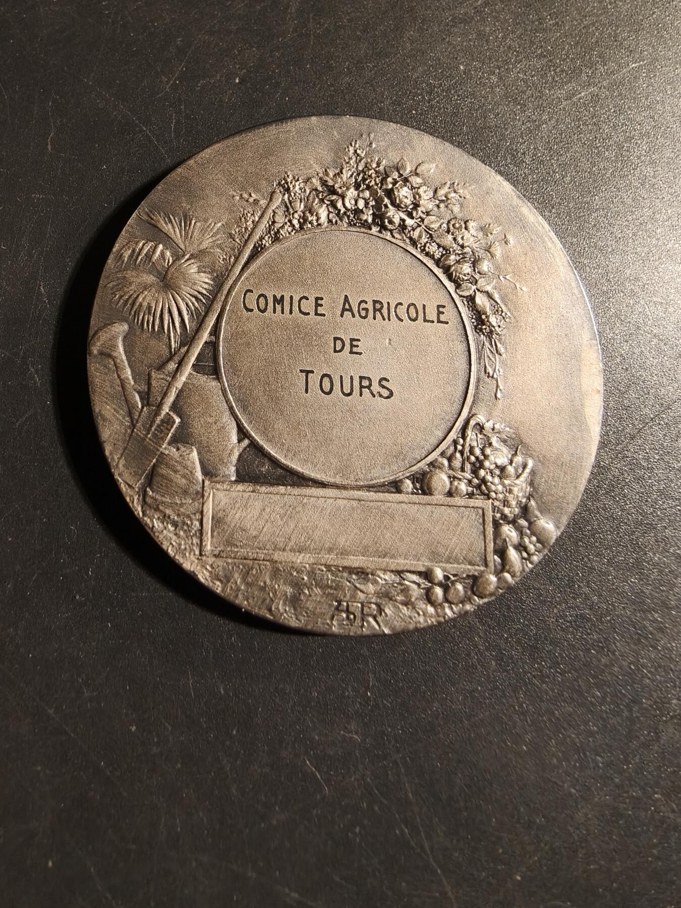 老王徽章第178期 法国图尔市农业委员会镀银大铜章     原盒    大师里维特作品     直径50mm     重量58.4g
