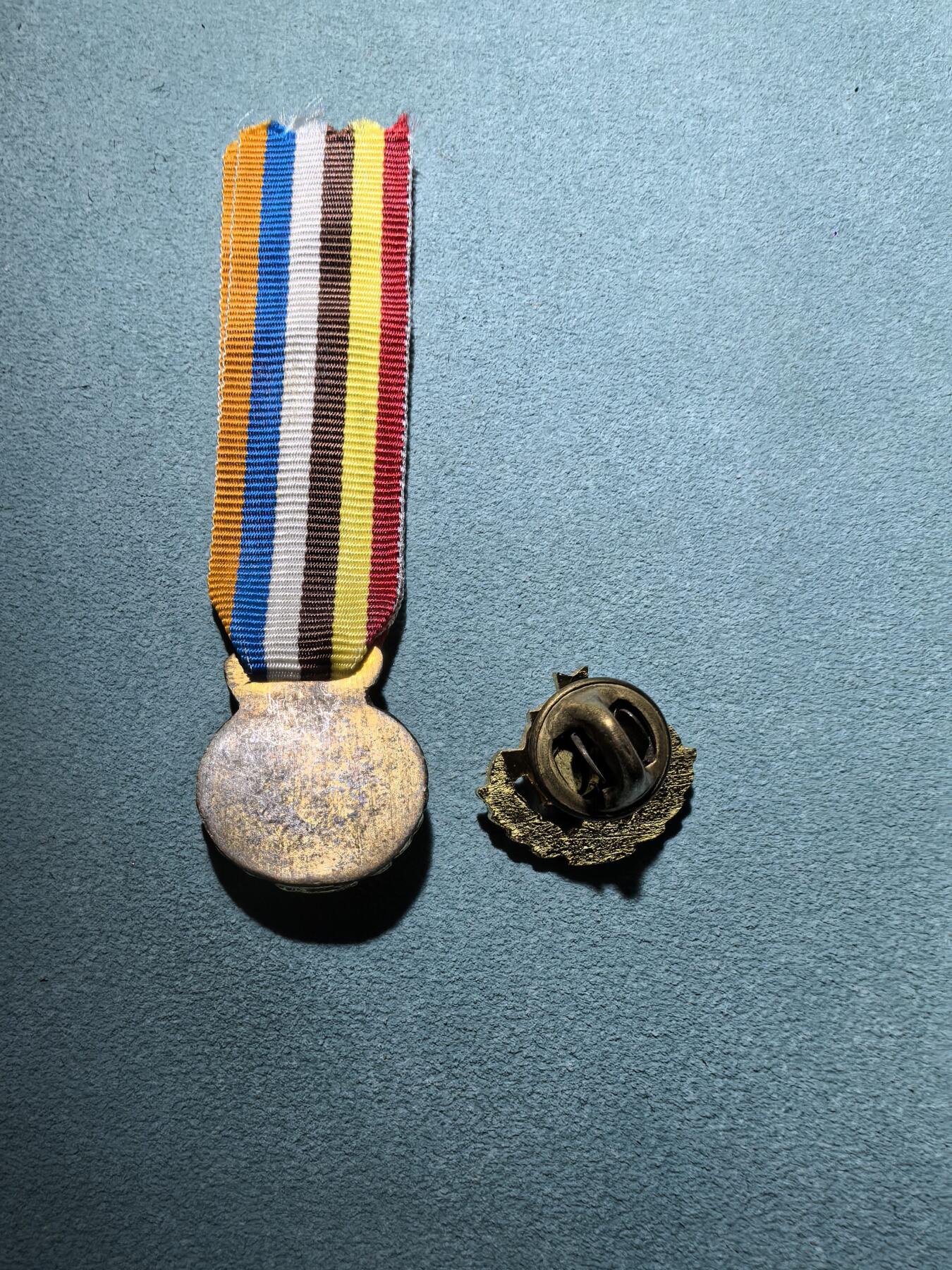 盛世勋华——号角文化勋章邮票专场拍卖第300期 韩国战争服役奖章迷你章和别扣