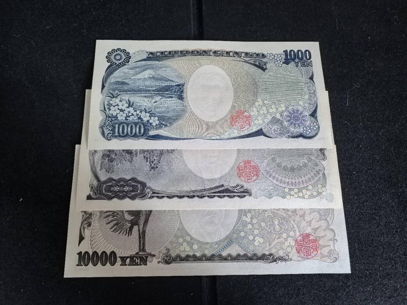 Triple S 第71期 日本1000-5000-10000三张全同号，三位小号，全新UNC