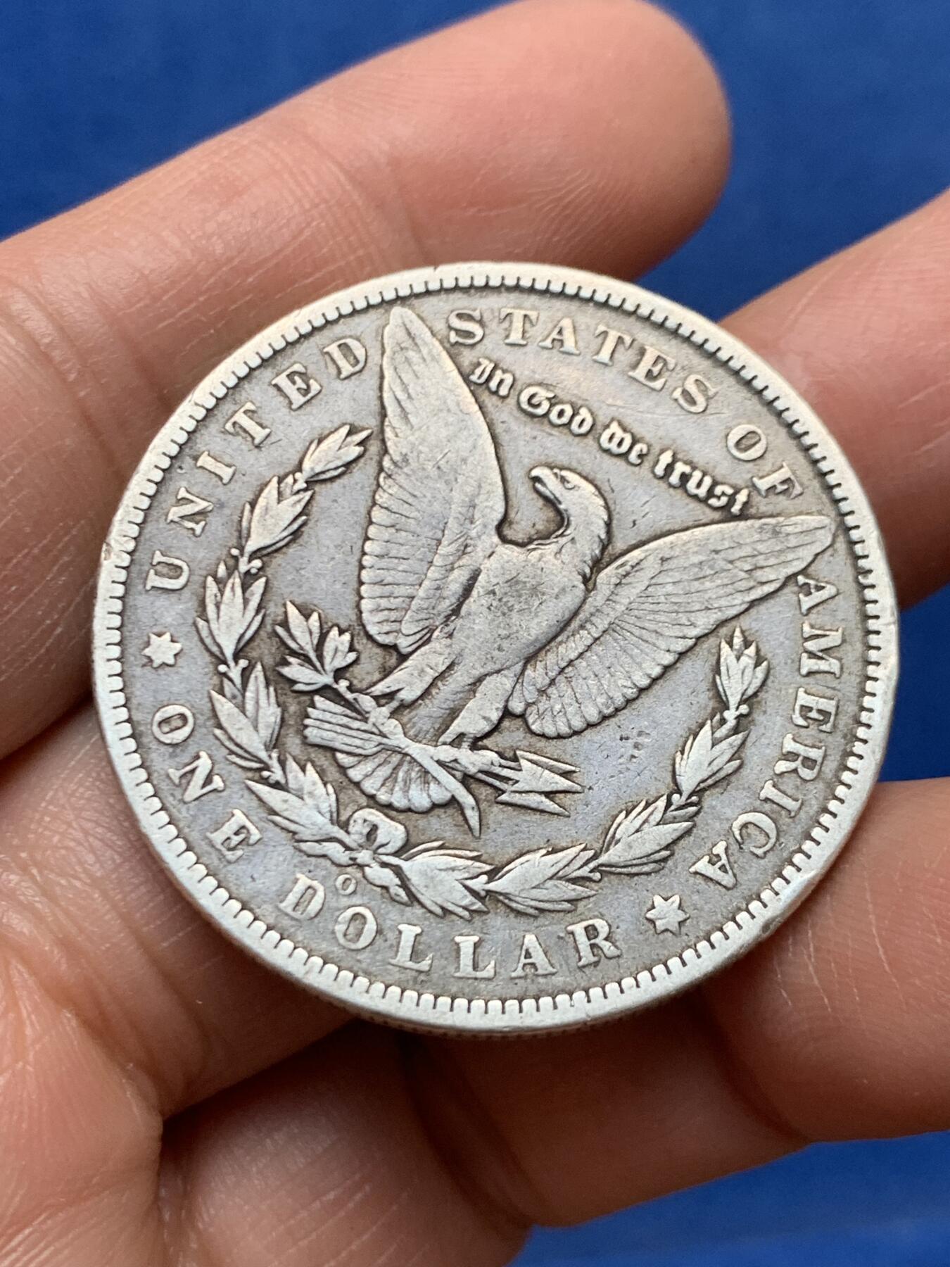 《竞宝斋》第460场 周日，周一，2场连拍 （全场包邮）欢迎送拍 美国1894 年O版摩根银币 3大特年之一 年份玩家必备的年份之一 国内市场少见 国外价高 VF品相 流通好品